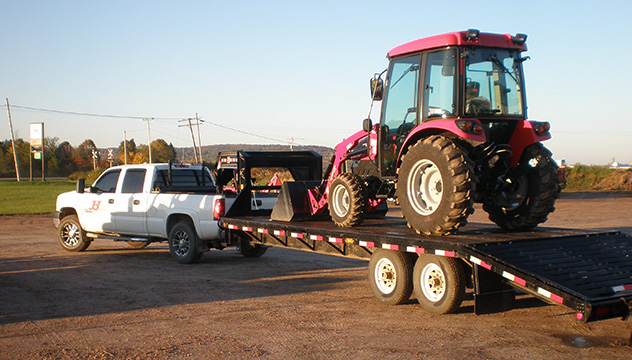 J&J Truck Pulling Trailor With Tractor